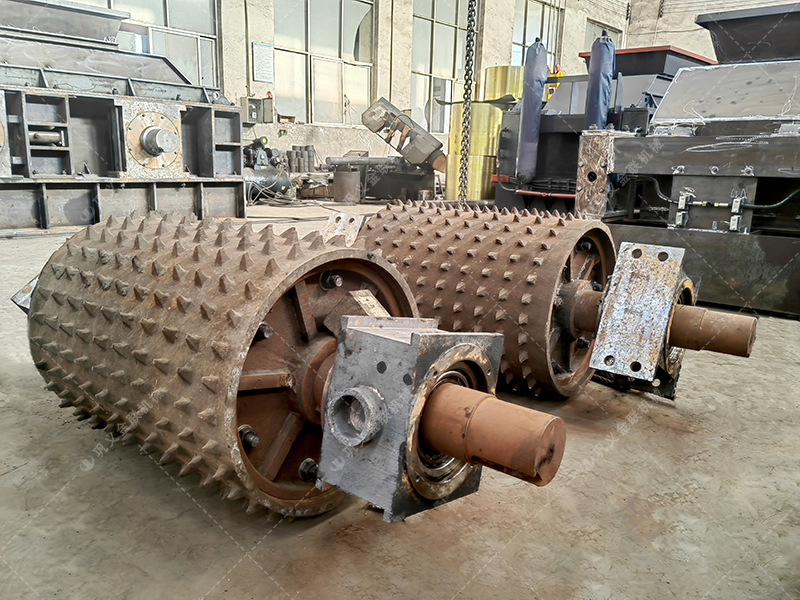 为什么越来越多的工程选择双齿辊破碎机处理水泥路面？